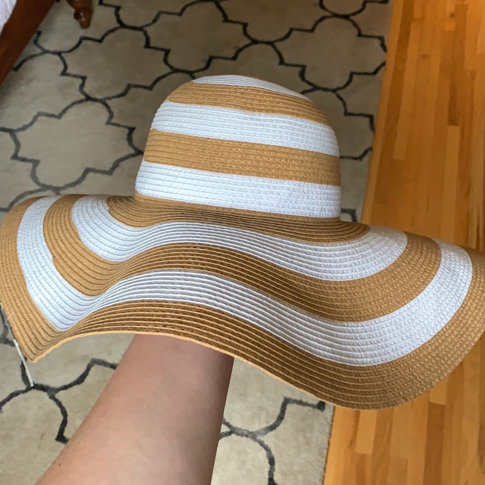 NWT Tan and White Floppy Sun Hat